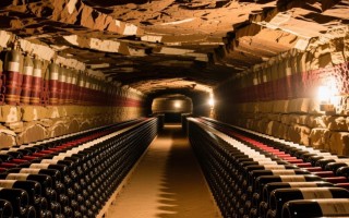 红酒百层岩背后的神秘岩层之谜？