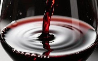 红酒挂杯颜色有何特殊含义？