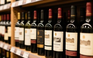 红酒价格波动原因探究，推荐解析与疑问点