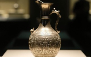 明代锡酒瓶价值几何？价格之谜待解。