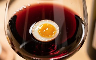 红酒为何会出现臭鸡蛋味？原因揭秘！