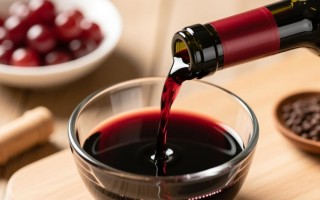 红酒醋的多样用途是什么？如何巧妙融入日常烹饪？