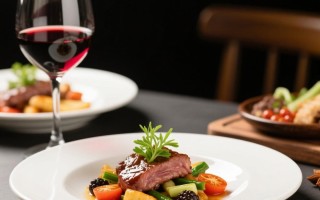 喝红酒点什么菜？如何选择合适的搭配？
