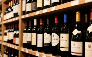 法国红酒品牌图标，其设计理念与象征意义何在？