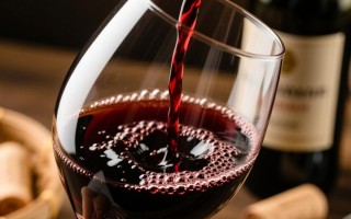 红酒变质后的异味是什么？