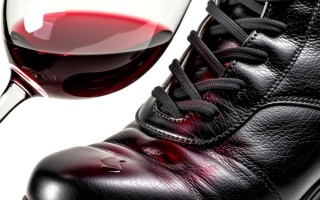 红酒渍如何有效清洗鞋子？