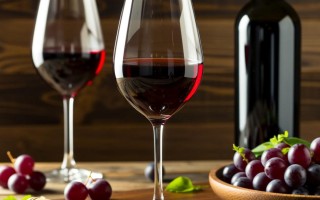 半甜红酒为何受欢迎？品质之谜揭晓？