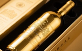 金色瓶子的红酒，隐藏何种秘密？