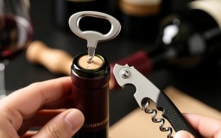 红酒盖开启技巧，新手如何轻松打开？